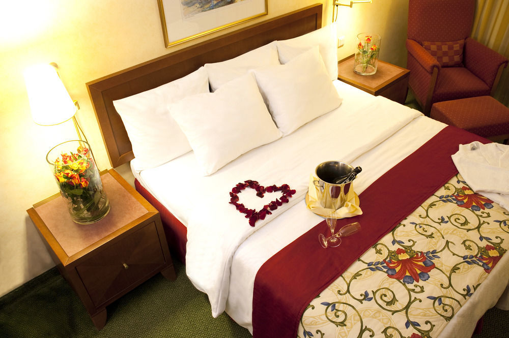 คอร์ทยาร์ด บาย แมริออท ดึสเซลดอร์ฟ ฮาเฟน Hotel ดุสเซลดอร์ฟ ภายนอก รูปภาพ