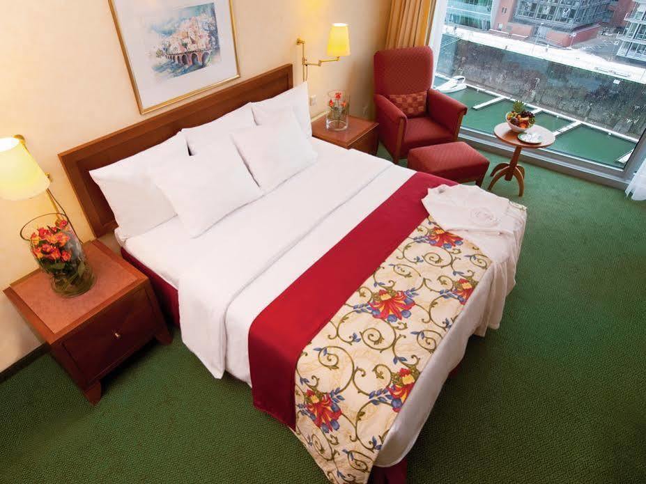คอร์ทยาร์ด บาย แมริออท ดึสเซลดอร์ฟ ฮาเฟน Hotel ดุสเซลดอร์ฟ ภายนอก รูปภาพ